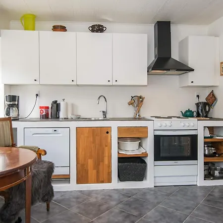 6 Person In * Bredebro