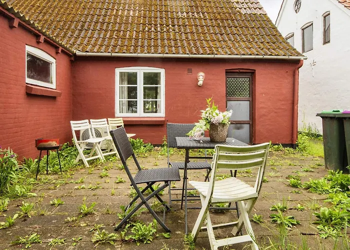 6 Person In * Bredebro